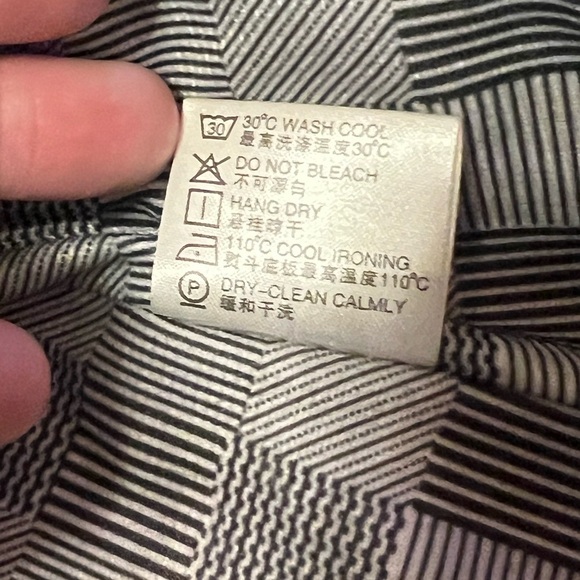 Outdoor Diamond Candy gore-tex pink and purple medium weight jacket with hood - Picture 12 of 12